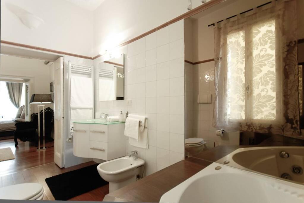 Banchi - Classic Apartment Between Navona And Campo Dei Fiori Rome Bagian luar foto