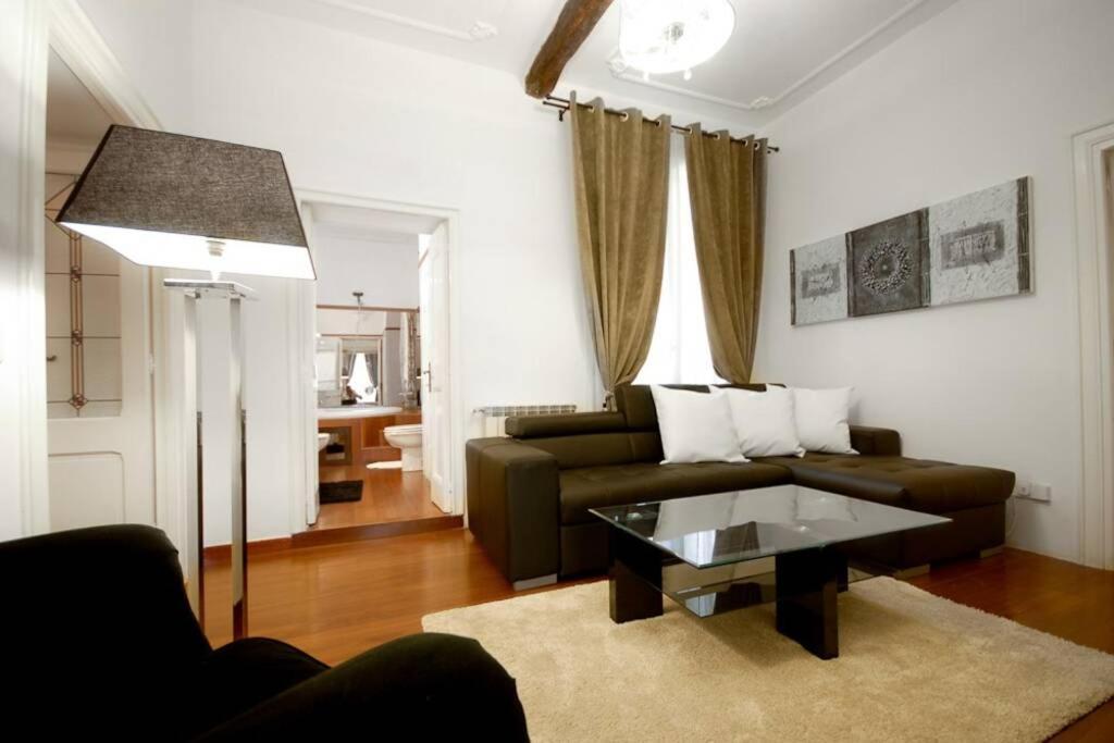 Banchi - Classic Apartment Between Navona And Campo Dei Fiori Rome Bagian luar foto